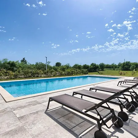 Poolincluded - Stancija Cabrunici 펜션